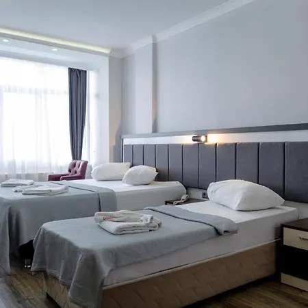 Lord Hotel *